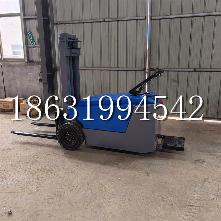 双台子区全电动叉车插腿式堆高车液压装卸车1.5吨升高小型站驾式铲车